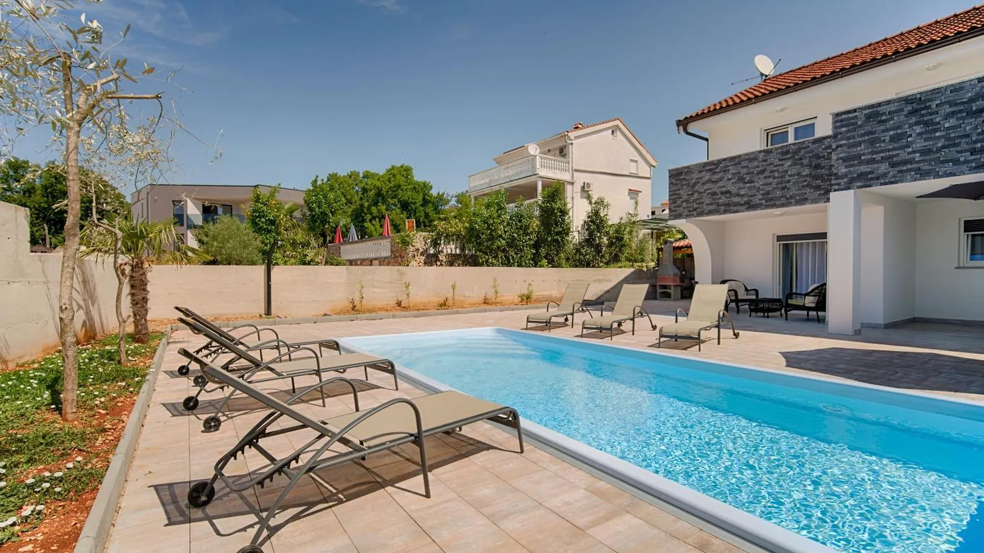 New Villa With Pool, 600 M From The Beach - By Traveler Tourist Agency Krk Id 2164 Pinezici