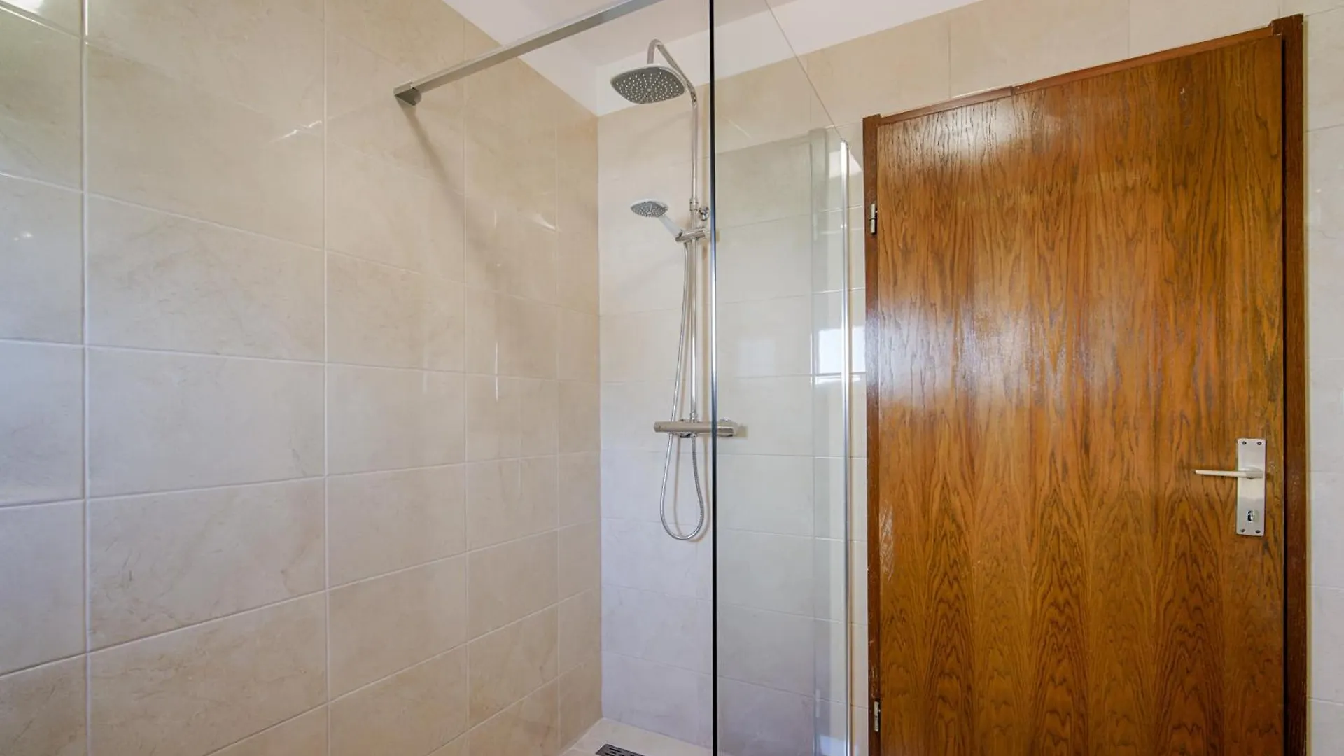 New Villa With Pool, 600 M From The Beach - By Traveler Tourist Agency Krk Id 2164 Pinezici