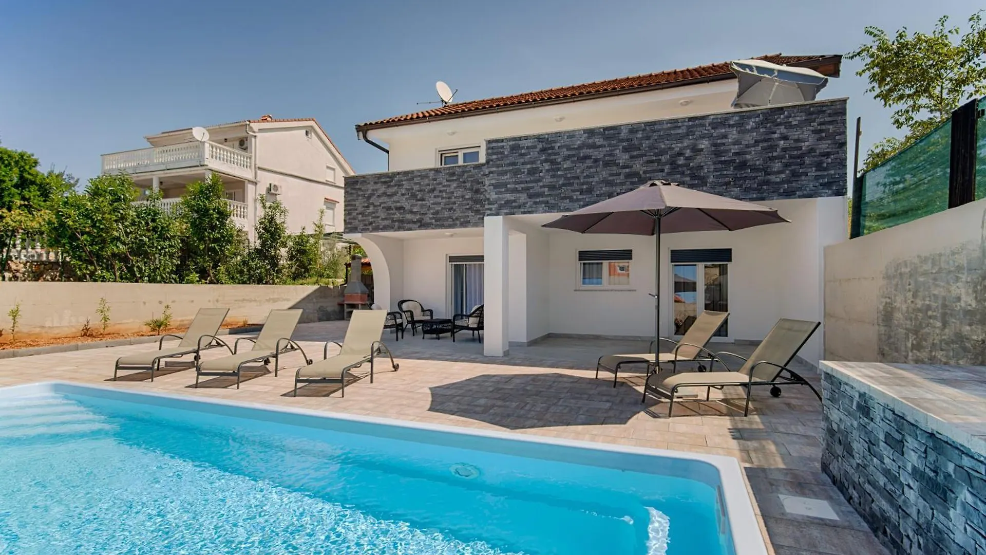 New Villa With Pool, 600 M From The Beach - By Traveler Tourist Agency Krk Id 2164 Pinezici